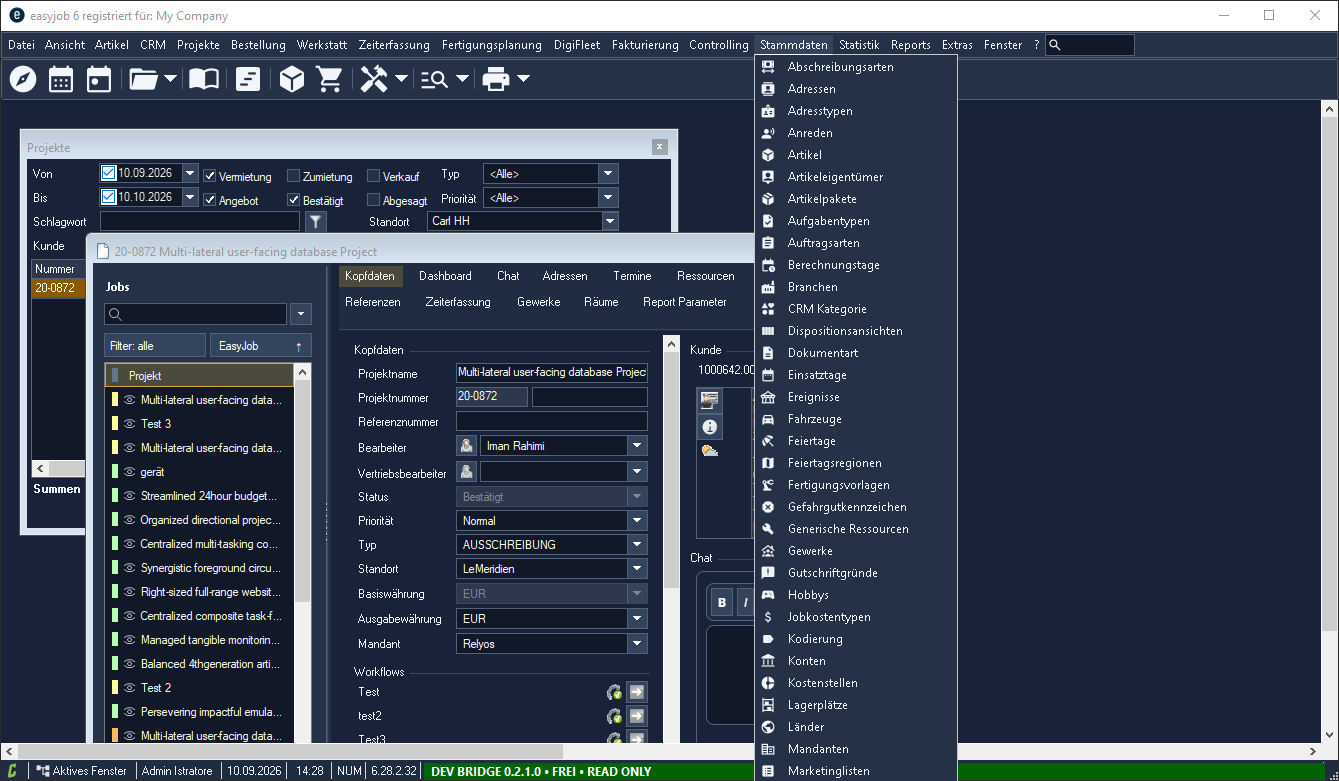 easyjob 6 mit Customizer: dunkle Oberfläche mit angepassten Symbolen, vertikaler Jobnavigation und geöffnetem Stammdaten-Menü.